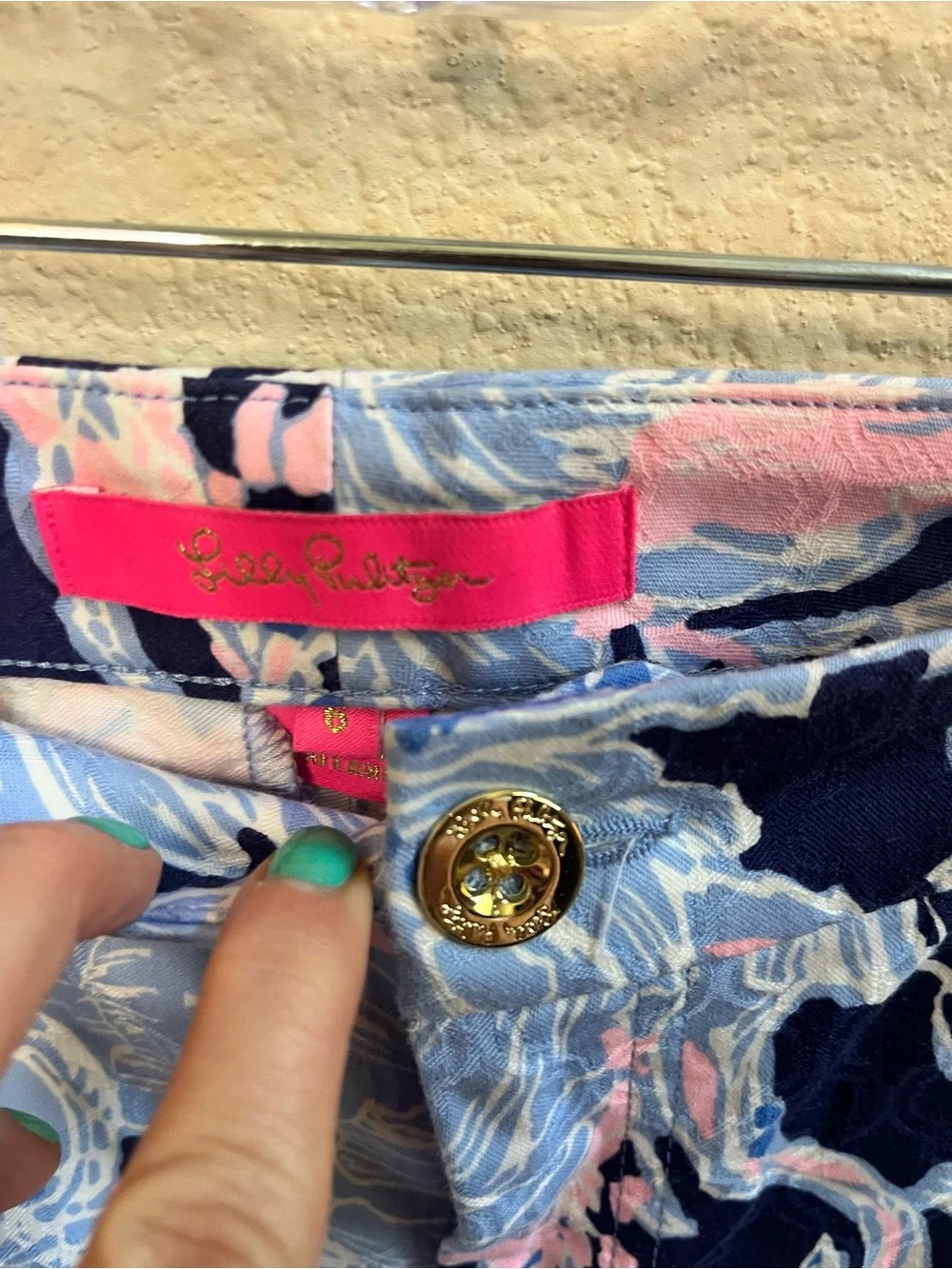 Lilly Pulitzer Navy Floral Cropped Capris with Light Blue & Pink Size 6
